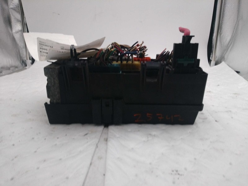 Used Fuse Box Engine fits: 2005 Dodge CaravanGrade A