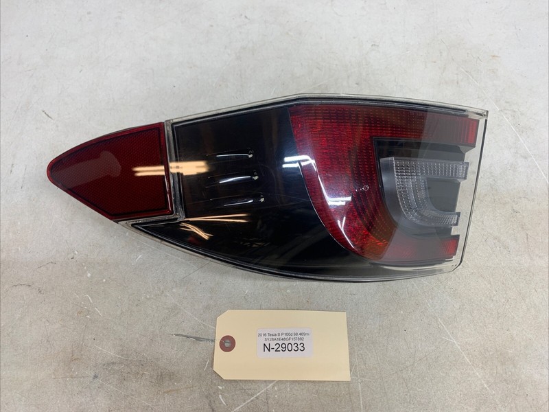 12-21 TESLA MODEL S REAR RH PASS SIDE TAILLIGHT OUTER TAIL LIGHT OEM 29033 U17