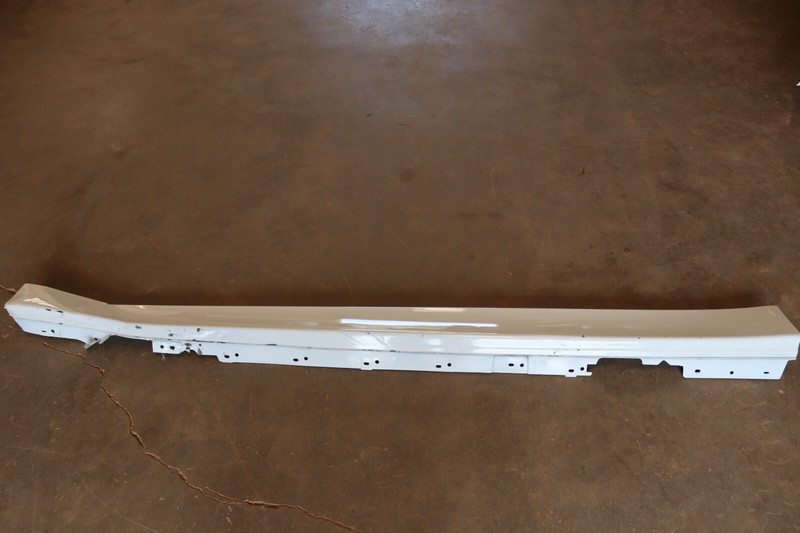 2017-2019 BMW 330I F30 SEDAN LEFT DRIVER SIDE ROCKER PANEL MOLDING WHITE OEM