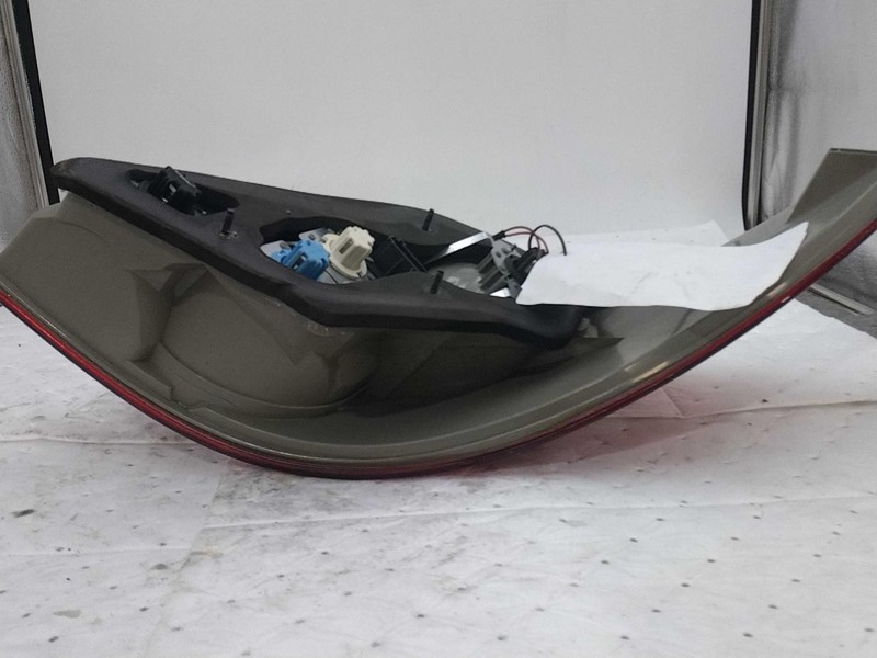 2008 MERCEDES R-CLASS Left Tail Light Assembly Black OEM 49872 Used 150K Miles
