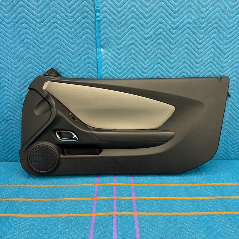 2010–2015 Chevrolet Camaro Front Right Passenger Door Panel OEM 22808120