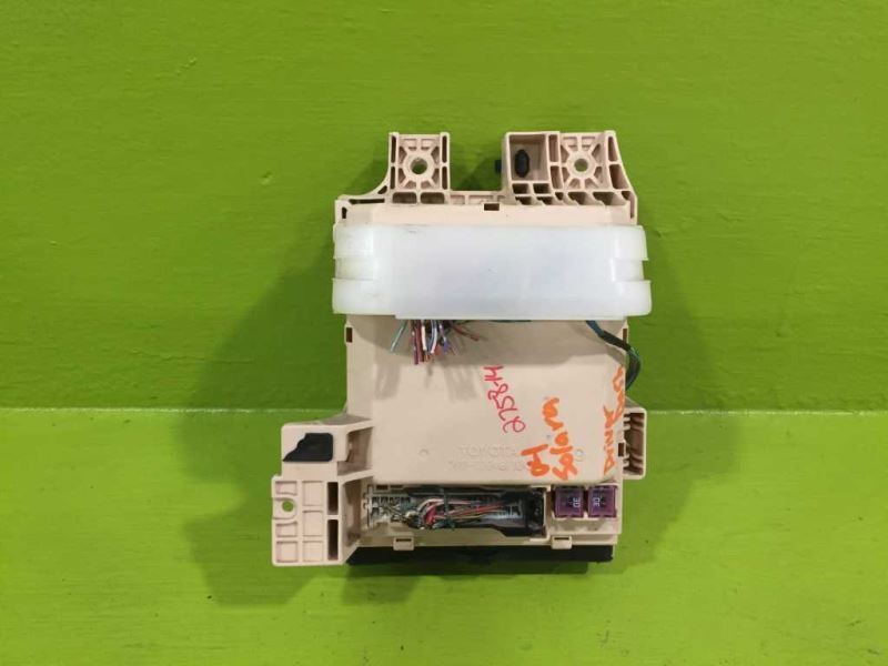 04 05 SOLARA CABIN FUSE RELAY JUNCTION BOX OEM 2758-14