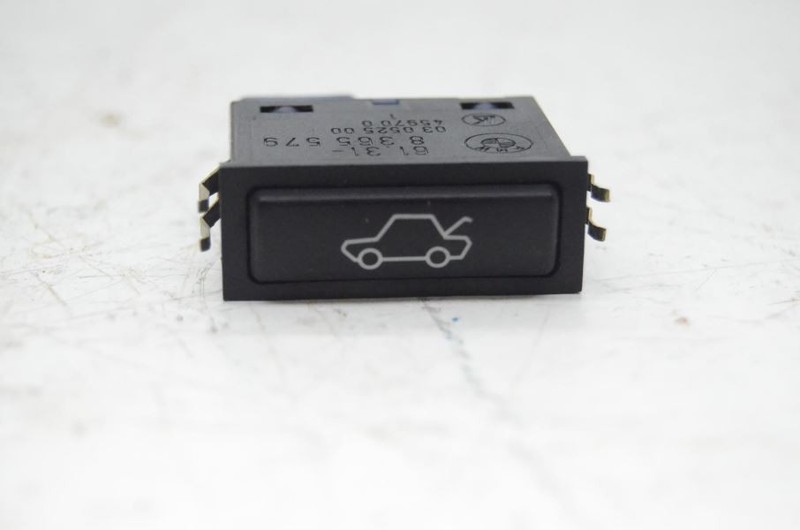 1999-2001 BMW 328i E46 SEDAN Rear Trunk Opener Switch