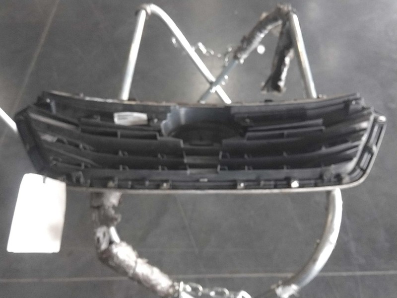 Used Front Grille fits: 2018 Subaru Legacy Sedan chrome surround Front Grade B