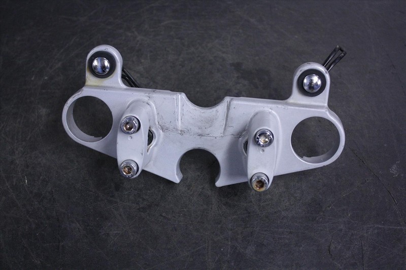 2007 SUZUKI GS 500 UPPER TRIPLE TREE CLAMP HANDLE BAR RISERS OEM GS500 07