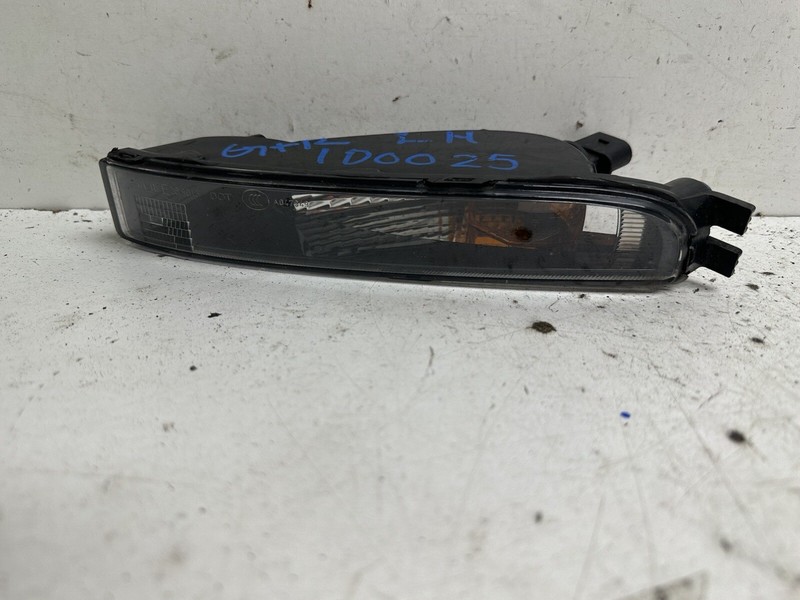 2012-2015 Volkswagen Beetle Left Driver Bumper Mounted Side Maker Lamp Oem
