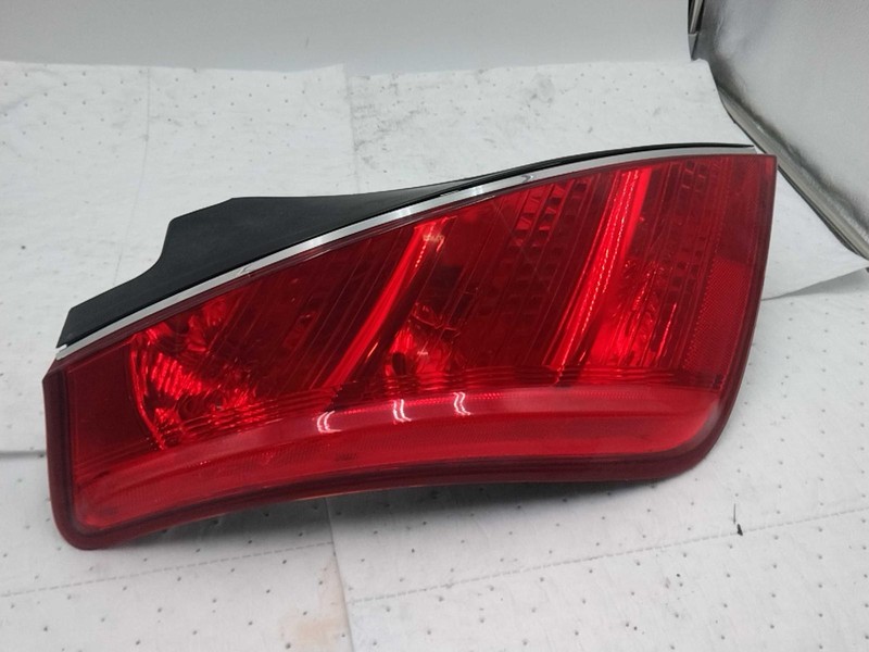 Used Left Tail Light Assembly fits: 2004 Nissan Murano quarter panel mounted Lef