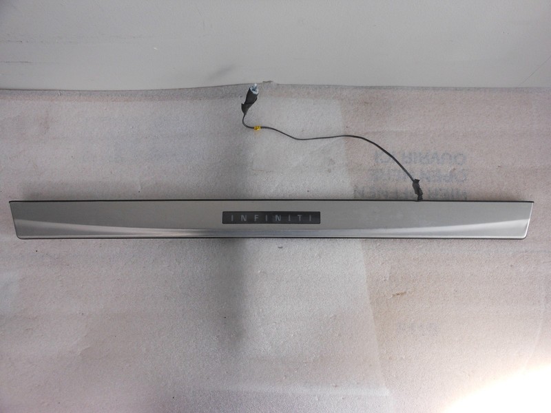 2006-2008 INFINITI M35 FRONT SCUFF PLATE MOLDING OEM