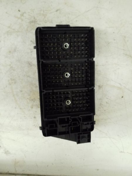 04 2004 Cadillac DeVille Fuse Box Engine