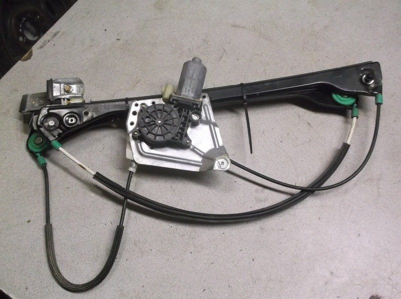 2005 Buick Rendezvous CXL Driver Front Window Regulator Brose 990876-102