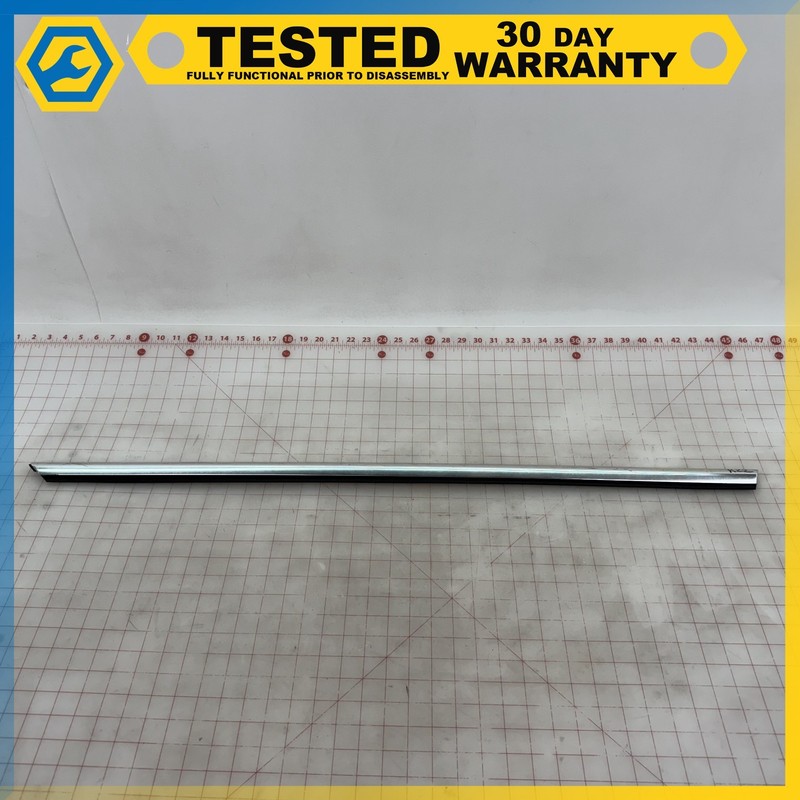 10-17 Mercedes E-Class W207 FRONT RIGHT PASSENGER DOOR WINDOW BELT MOLDING OEM