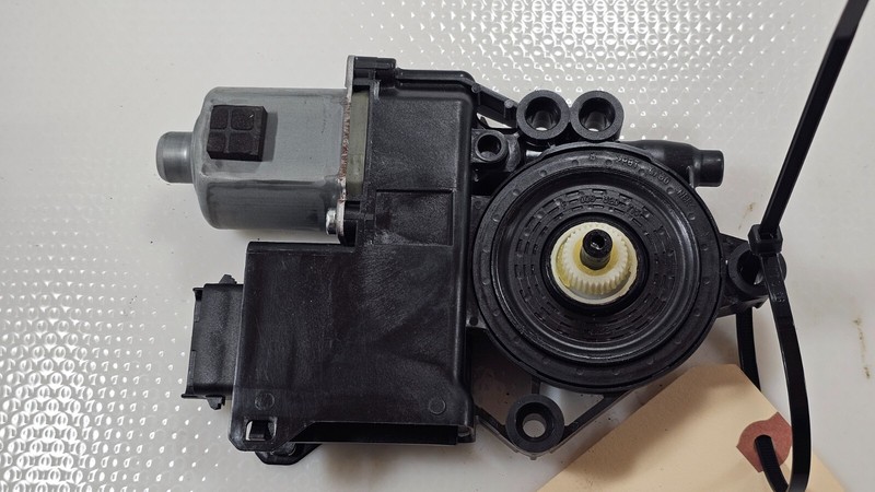 2017-2019 GENESIS G90 REAR LEFT DRIVER SIDE DOOR WINDOW REGULATOR MOTOR OEM