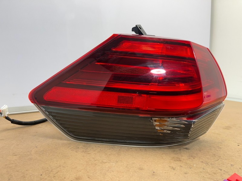 17-20 Nissan Rogue REAR LEFT DRIVER SIDE TAIL LIGH LAMP OEM