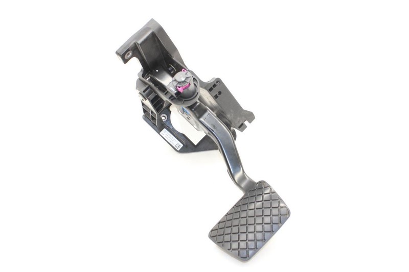 15-18 Porsche Macan 3.0L Brake Pedal 95B723031C