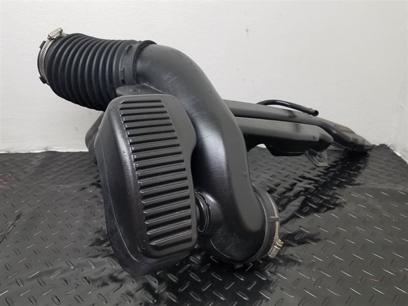 07-13 Chevrolet Silverado V8 Air Intake Duct Tube OEM 15901934