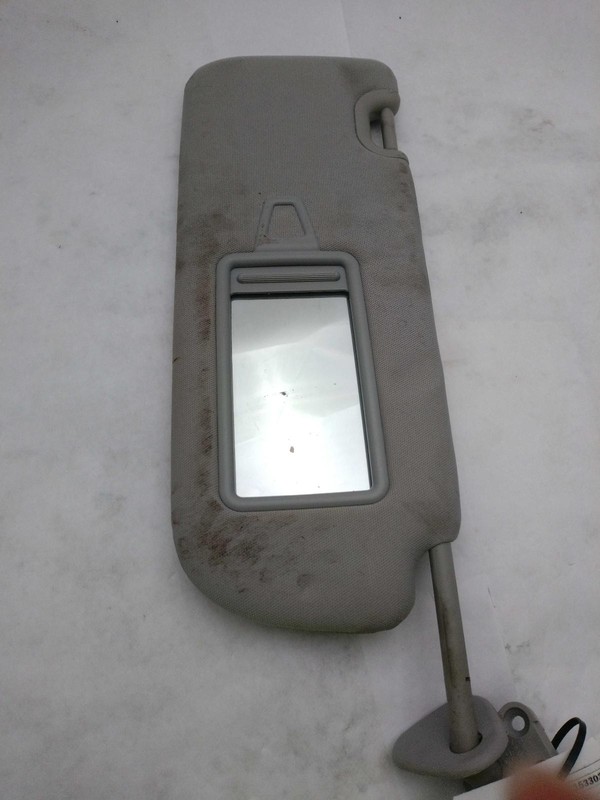 Used Right Sun Visor fits: 2014 Hyundai Santa fe roof illuminated LWB w/o sunroo