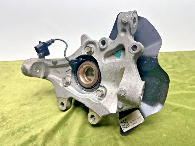 Saturn Sky Pontiac Solstice Rear Right Passenger Spindle Knuckle Hub OEM 69K Mi