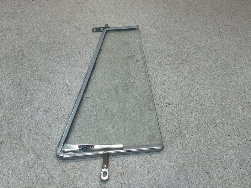 1963 Mercedes Benz W110 Front Driver Left Side Quarter Window Glass Swivel W 110