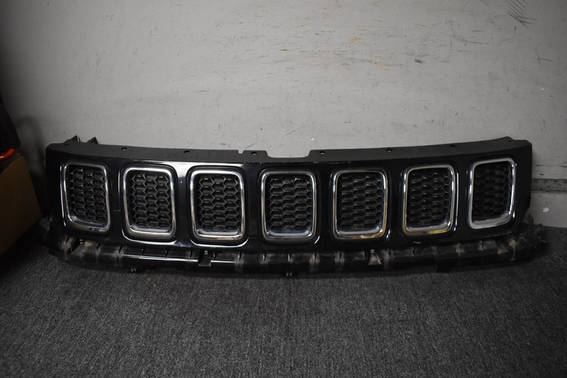 2017-2019 JEEP COMPASSS FRONT UPPER GRILLE FACTORY OEM