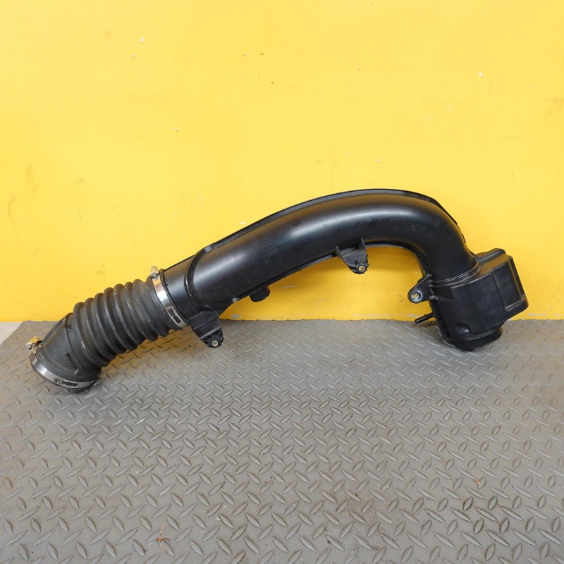 2021-2024 BUICK ENVISION ENGINE AIR CLEANER OUTLET DUCT HOSE TUBE OEM 84470689