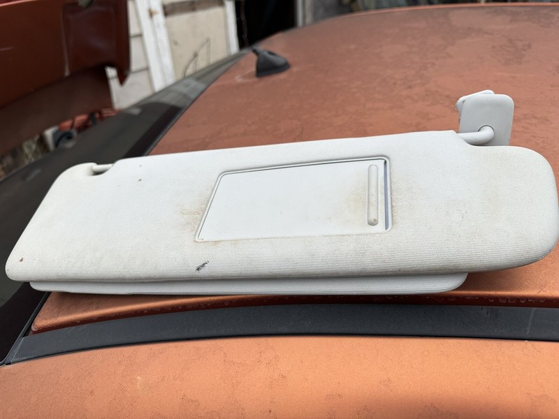 11-17 VOLKSWAGEN VW TOUAREG RH Illuminated Dual Sunvisor - Pass Side Sun Visor