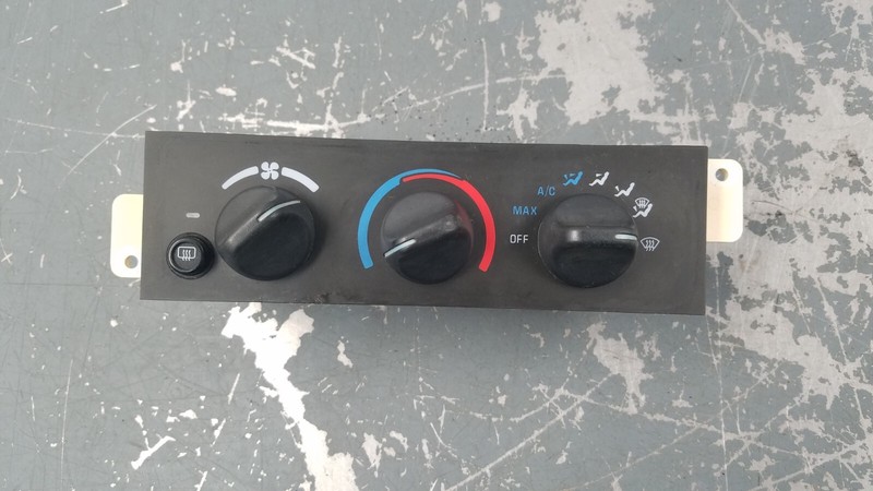 2001 Chevy Camaro SS Climate Control Panel #5317 H5