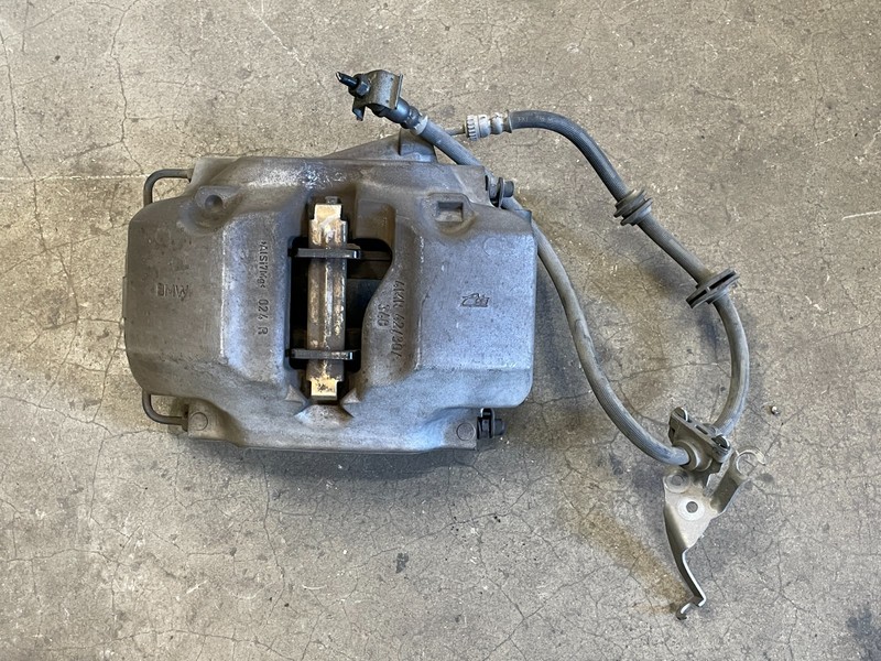 17 18 19 BMW G30 540i 530i Front Right Passenger Side Brake Caliper 1649 OEM
