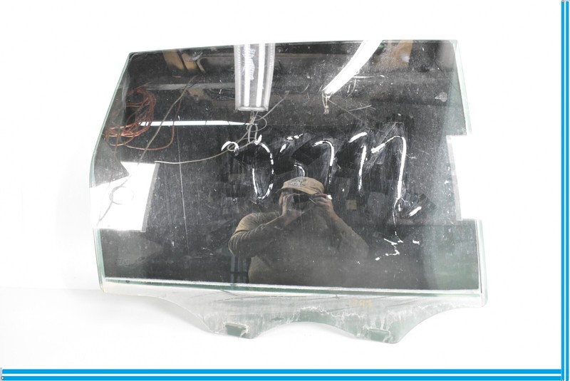 11-17 Volkswagen VW Touareg Rear Right Passenger Side Door Window Glass Oem
