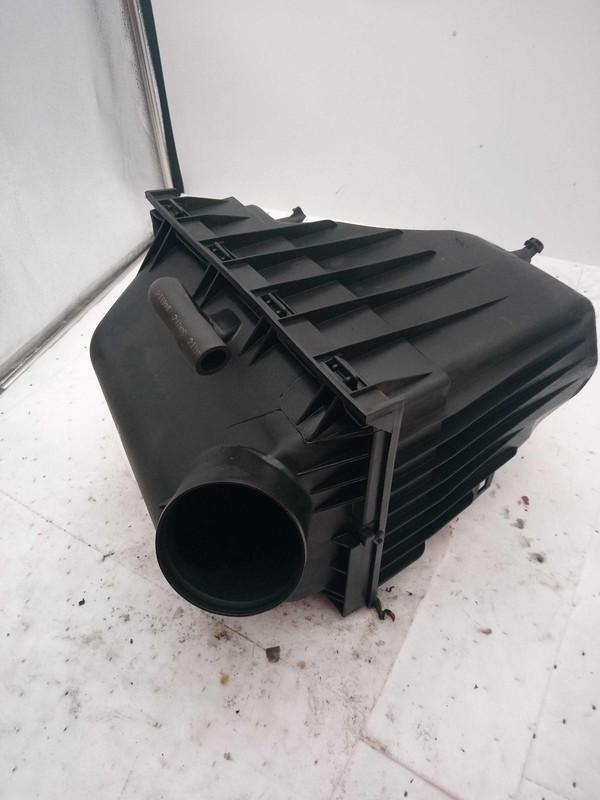 Used Air Cleaner Assembly fits: 2010 Jeep Liberty 3.7 Grade B