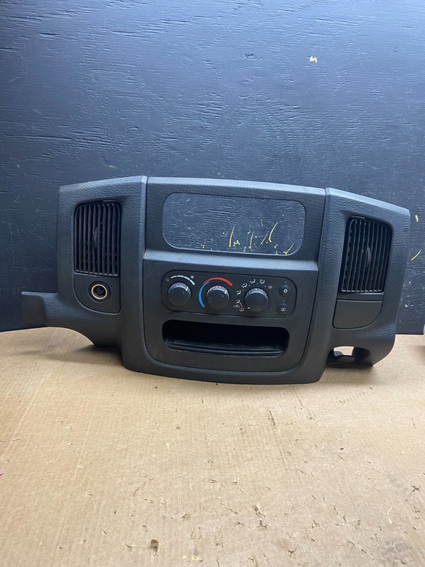 2002 to 2005 Dodge Ram Radio Climate Control Dash Air Vent Bezel Trim Z4207 DG