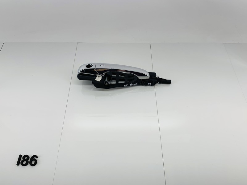 11-21 JEEP GRAND CHEROKEE FRONT LEFT SIDE EXTERIOR DOOR HANDLE & BRACKET OEM