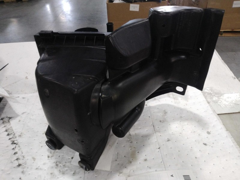 2016 Dodge Journey Air Cleaner Assembly OEM 68060812AA 2.4L Used 95K Miles