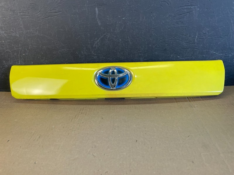 2012 2013 2014 Toyota Prius V Trunk Lid Liftgate Garnish Trim Panel OE AD0135 DG