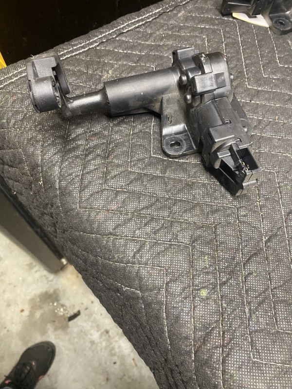 2012 Town And Country Left Rear Window Latch