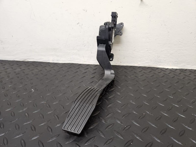 17-21 Jeep Compass Accelerator Gas Pedal Assembly OEM 68580344AA