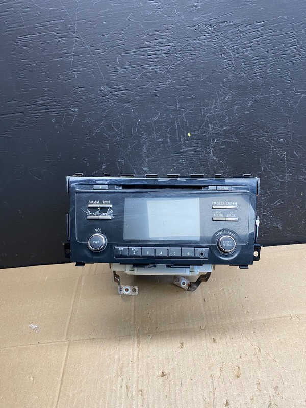 2013 to 2015 Nissan Altima Radio Screen Receiver AM-FM CD Player OEM AB9654 DG