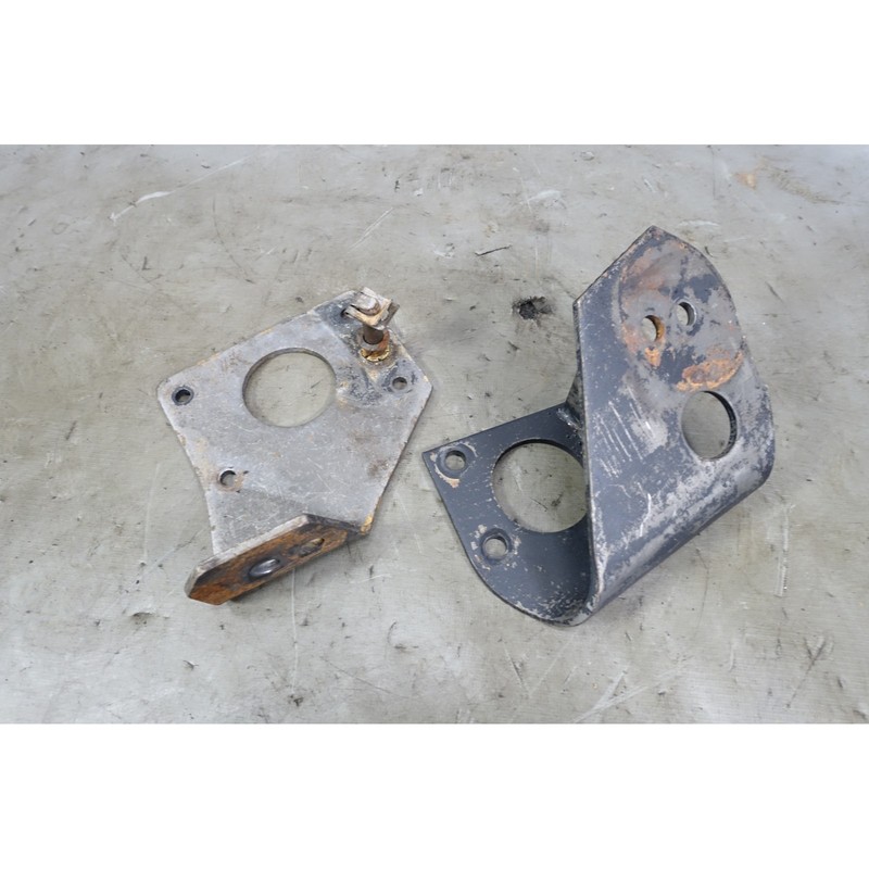 BMW E9 E3 Bavaria E12 M30 Engine Support Bracket Pair Right Left 1968-1974 OEM