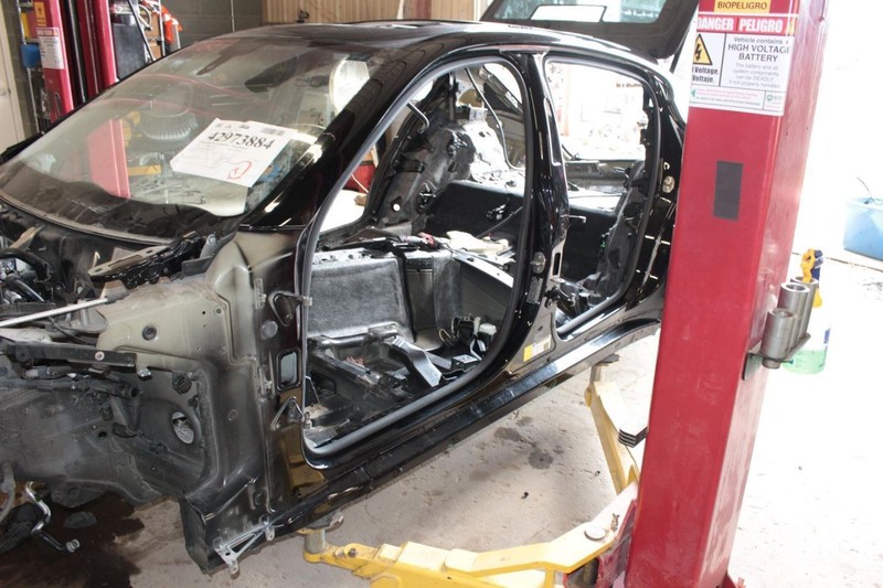 10-16 Porsche Panamera Driver Left Side Rocker and Post Cut Assembly