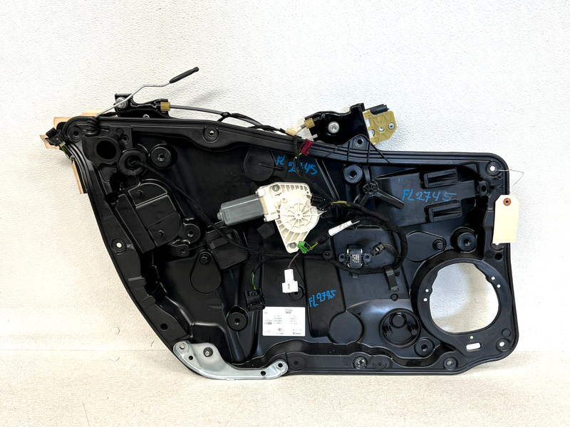 ⭐14-19 MERCEDES-BENZ CLA250 FRONT LEFT DOOR WINDOW REGULATOR CARRIER OEM LOT2745