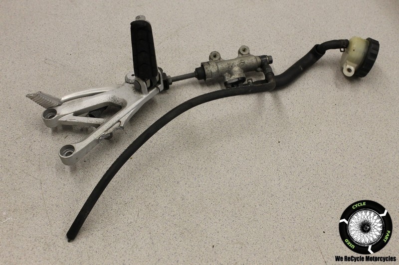 2001 HONDA CBR 600 F4 FRONT RIGHT DRIVER FOOT PEG MASTER CYLINDER CBR600 01 *