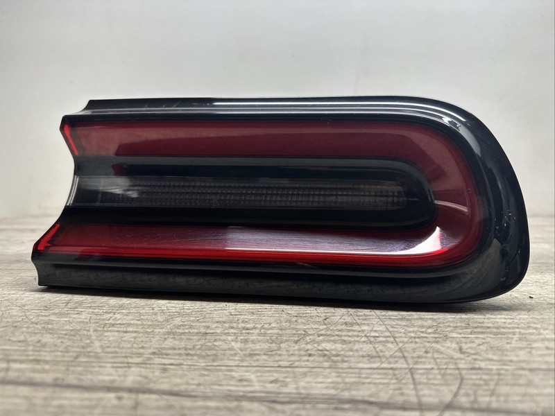68174068 I 2015 - 2022 DODGE CHALLENGER RH PASSENGER LED TAILLIGHT OEM RR