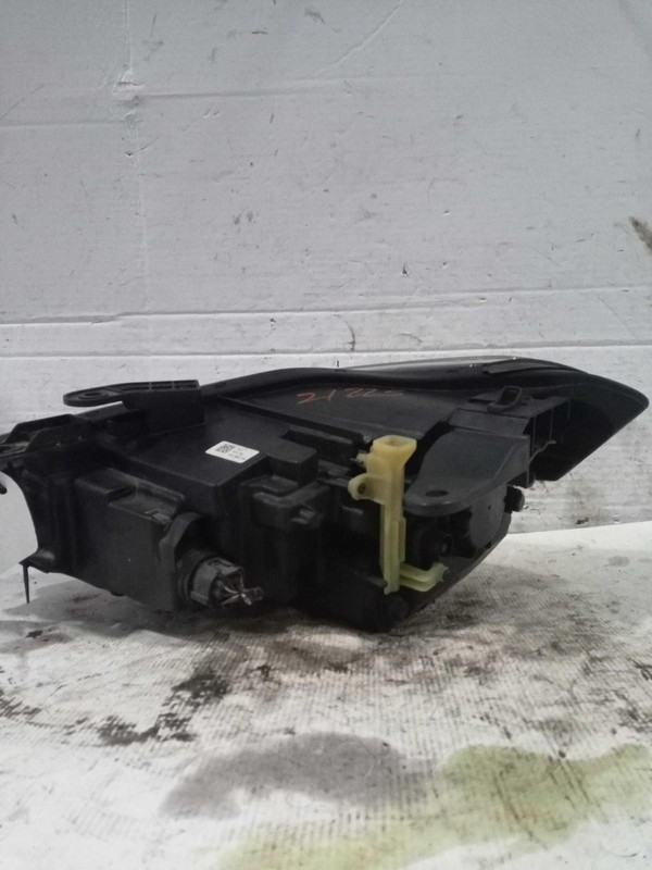 Used Right Headlight Assembly fits: 2019 Genesis G70 LED w/adaptive w/o sport pa