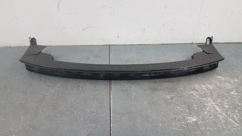2021 Porsche Taycan Turbo S Rear Center Tail Light Strip #3890 VV11