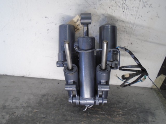 USED 69J-43800-01-8D Yamaha 4 Stroke 225-250 Outboard Power Tilt/Trim Unit Assy