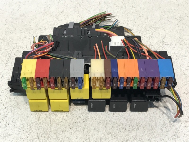 03-12 Mercedes R230 SL500 Front Left SAM Fuse Box Control Module OEM A2305451932