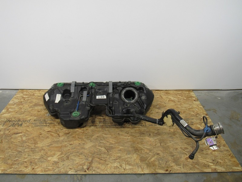 18-21 Mercedes GT 63 X290 2019 4.0L Gas Fuel Tank Reservoir ;:A