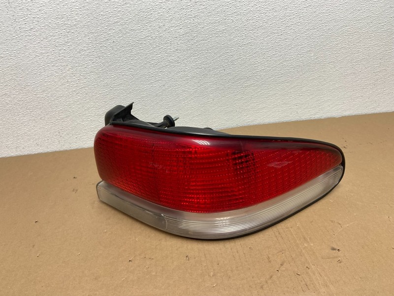 1995 to 2000 Chrysler Cirrus Right Driver RH Tail Light Oem AB6371 DW