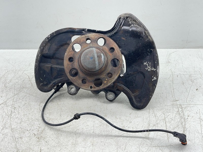 07-14 MERCEDES C300 W204 Front Right Side Spindle Knuckle Hub OEM