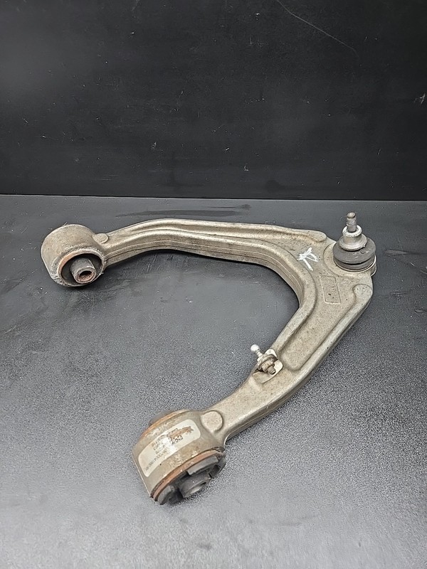 2014 - 2024 MASERATI QUATTROPORTE FRONT RIGHT UPPER CONTROL ARM OEM 06700041860