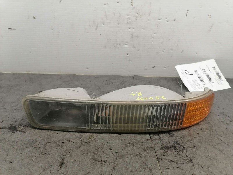 Passenger Corner/Park Light Classic Style Fits 99-07 SIERRA 1500 PICKUP 1537671